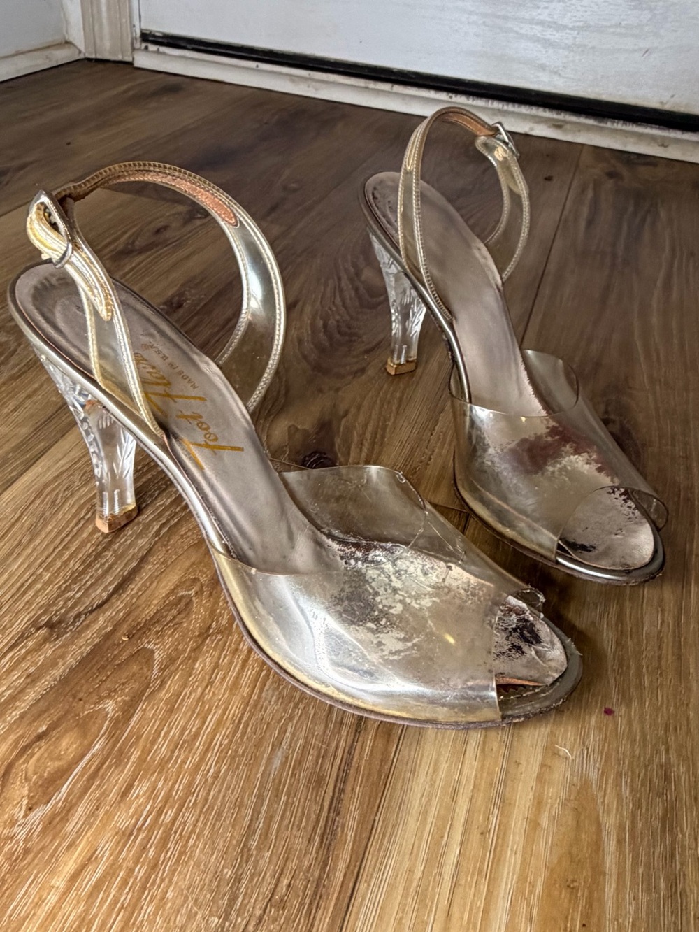 VTG 50s Foot Flairs Clear Lucite Silver Vinyl Slingbacks +4 pairs VTG Shoe Clips